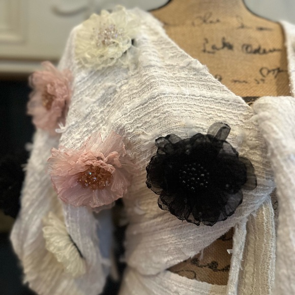 NWT Dream By Sister Jane Elegant Floral Embellished White Dress - Picture 4 of 12